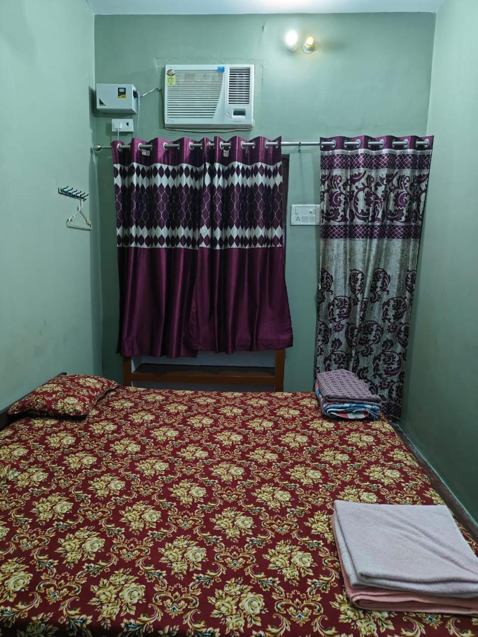 Vishnu Rest House 바라나시 외부 사진